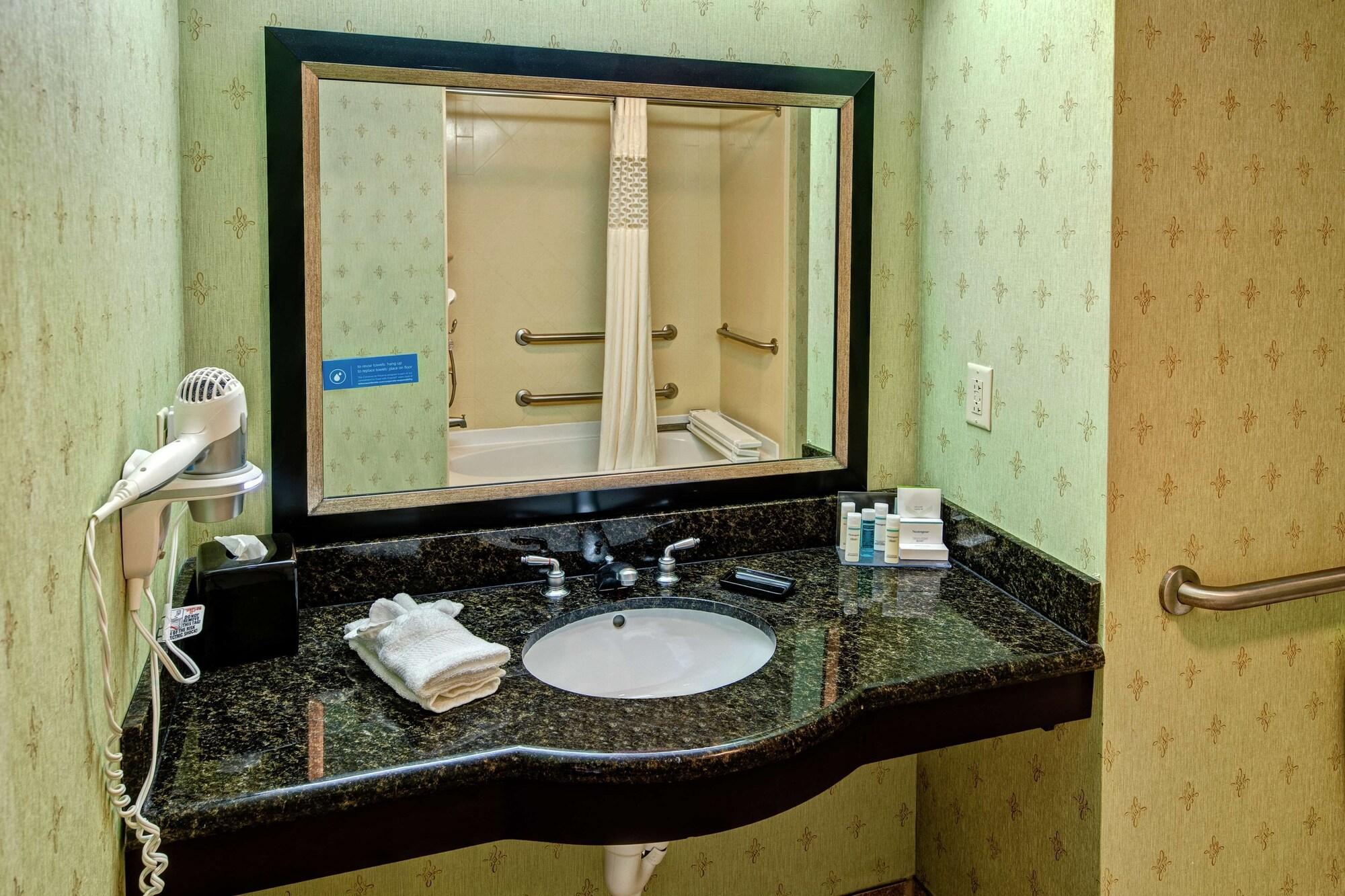 Hampton Inn Crossville Exterior foto